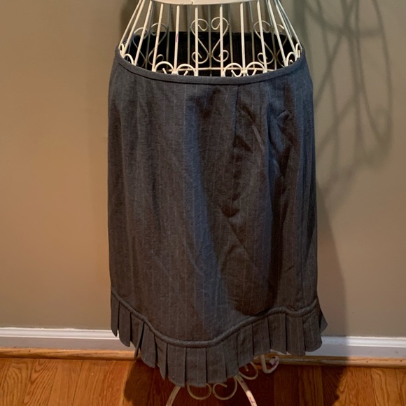 LOFT Gray Pinstripe Ruffled Skirt - Picture 3 of 4